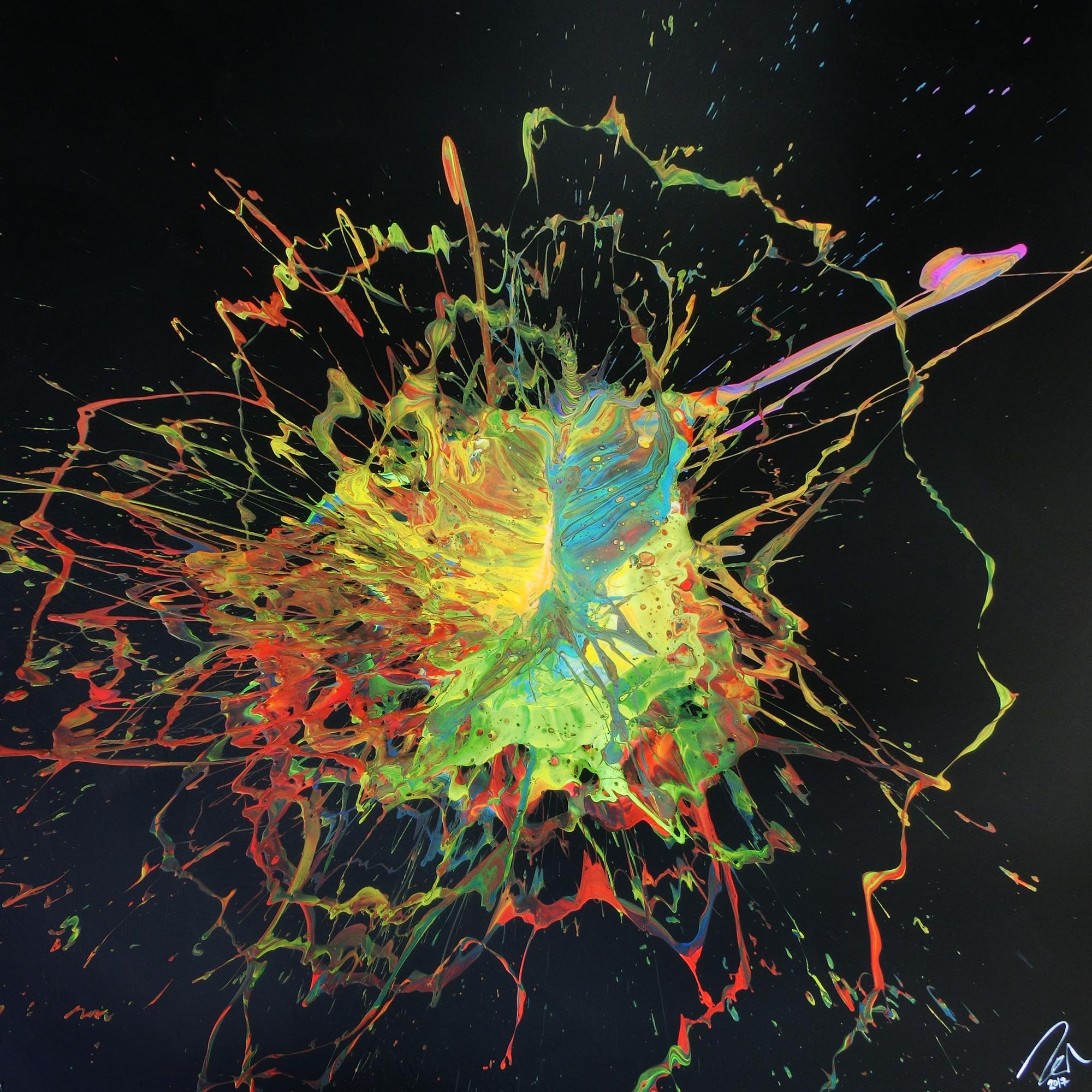 Abstraktes Acrylbild Action Painting Splash Art sehr bunt auf schwarzem Hintergrund