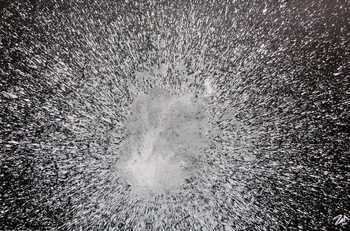 Abstraktes Acrylgemälde in schwarz weiß spash style