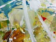 Detailaufnahme Modernes helles abstraktes Acrylgemälde bunt mit viel weiß und türkis