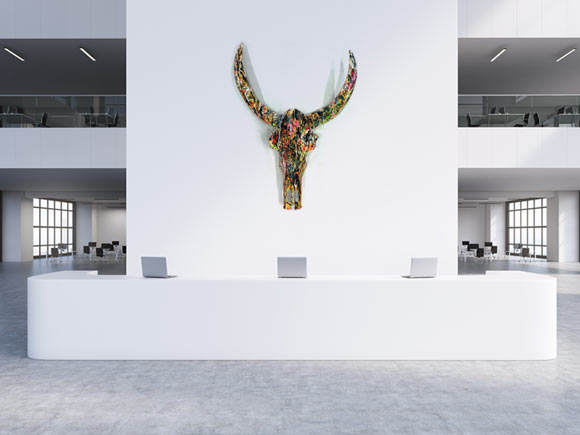 Abstrakt bemalter Büffelschädel XXL Skulptur sehr groß modern ...