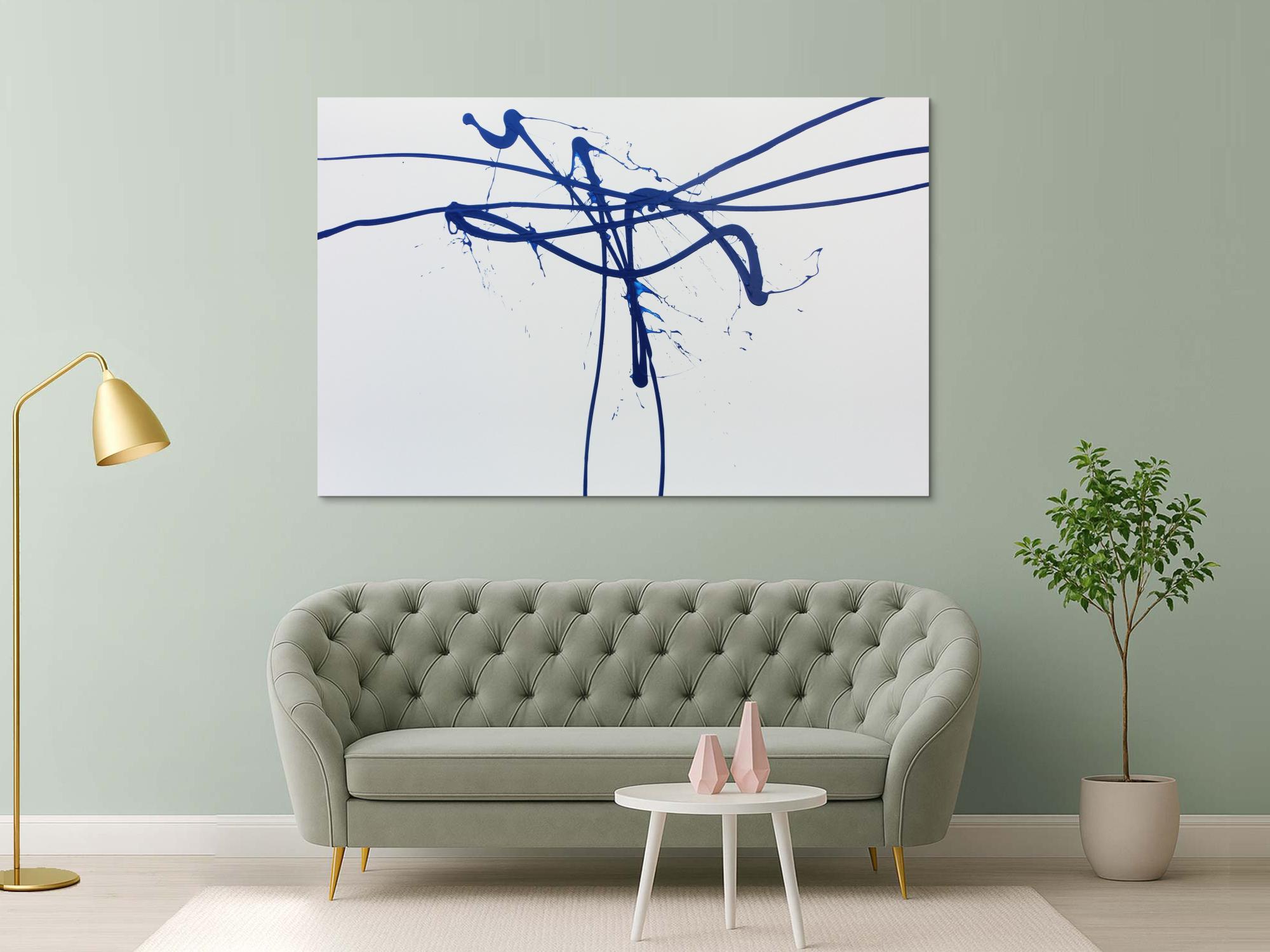 Minimalistisches abstraktes Gemälde in weiß und blau sehr modern