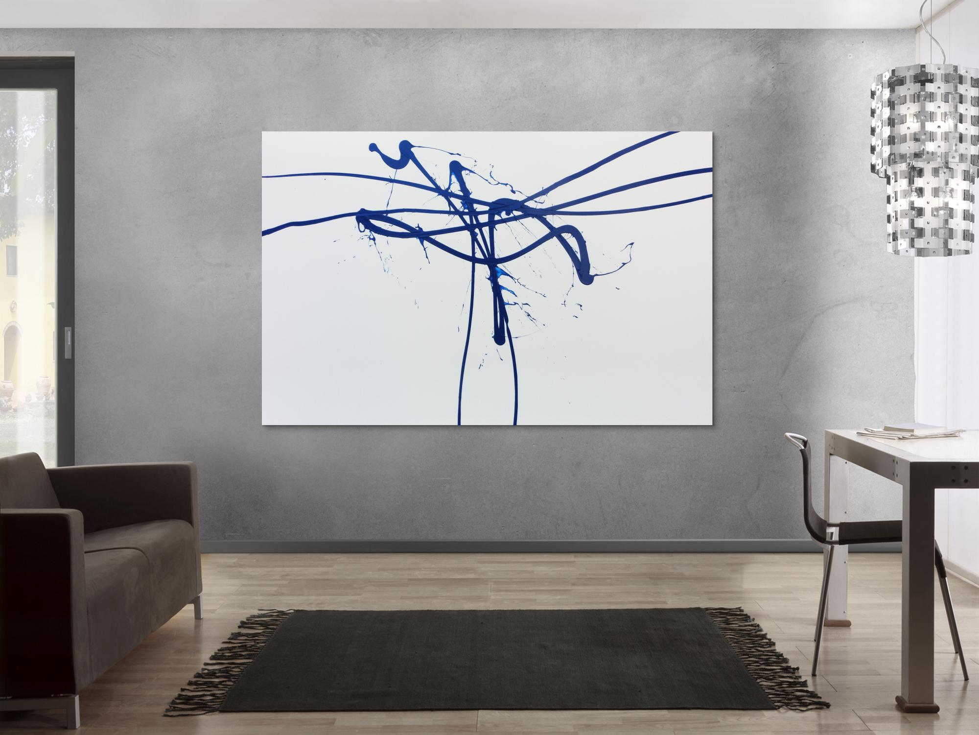 Minimalistisches abstraktes Gemälde in weiß und blau sehr modern