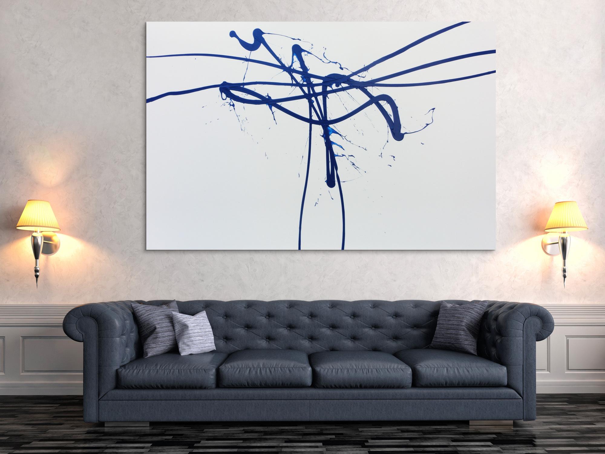 Minimalistisches abstraktes Gemälde in weiß und blau sehr modern