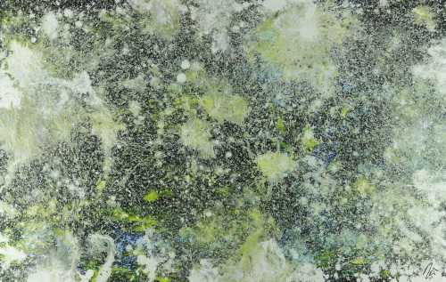 Abstraktes Acrylbild dunkel und hell grün weiß auf dunklem Grund Action Painting